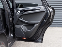 Porsche Macan Base AWD 2026