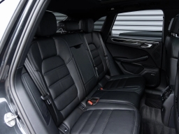 Porsche Macan Base AWD 2026