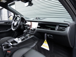 Porsche Macan Base AWD 2026
