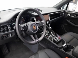 Porsche Macan Base AWD 2026