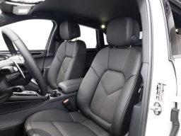 Porsche Macan Base AWD 2026