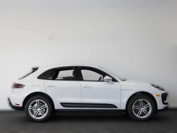 Porsche Macan Base AWD 2026