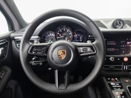 Porsche Macan Base AWD 2026