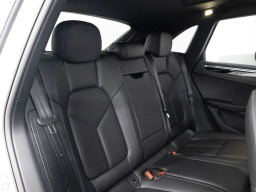 Porsche Macan Base AWD 2026