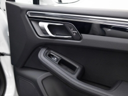 Porsche Macan Base AWD 2026
