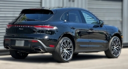 Porsche Macan Base AWD 2026