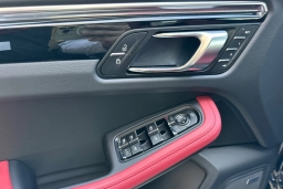 Porsche Macan Base AWD 2026