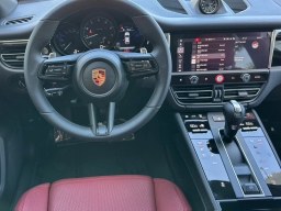 Porsche Macan Base AWD 2026