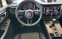 Porsche Macan Base AWD 2026