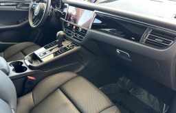 Porsche Macan Base AWD 2026