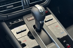 Porsche Macan Base AWD 2026
