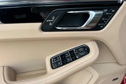 Porsche Macan Base AWD 2026
