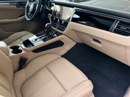 Porsche Macan Base AWD 2026