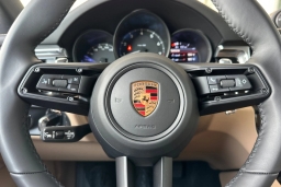 Porsche Macan Base AWD 2026