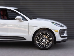 Porsche Macan Base AWD 2026