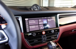 Porsche Macan Base AWD 2026