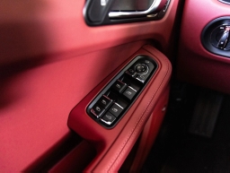 Porsche Macan Base AWD 2026
