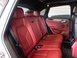 Porsche Macan Base AWD 2026