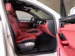 Porsche Macan Base AWD 2026