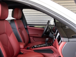Porsche Macan Base AWD 2026