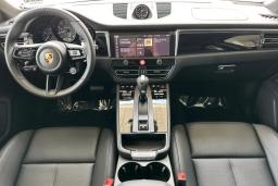 Porsche Macan T AWD 2026