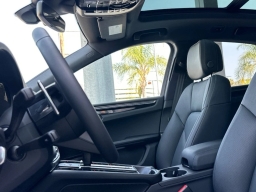 Porsche Macan T AWD 2026