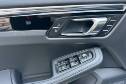 Porsche Macan T AWD 2026