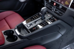 Porsche Macan T AWD 2026