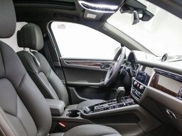 Porsche Macan T AWD 2026