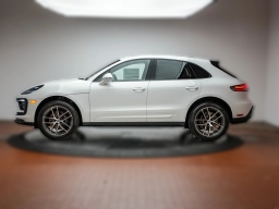 Porsche Macan Base AWD 2026