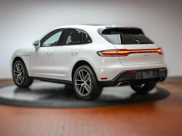 Porsche Macan Base AWD 2026