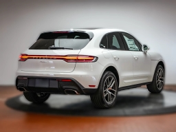 Porsche Macan Base AWD 2026