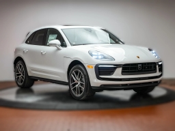 Porsche Macan Base AWD 2026