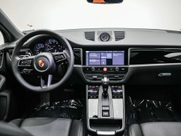 Porsche Macan Base AWD 2026