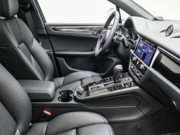 Porsche Macan Base AWD 2026
