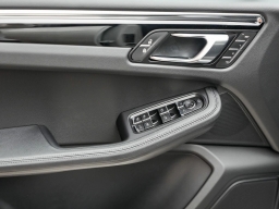 Porsche Macan Base AWD 2026