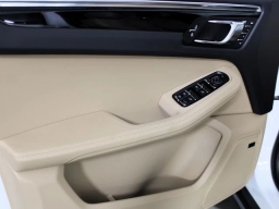 Porsche Macan Base AWD 2026