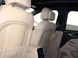 Porsche Macan Base AWD 2026