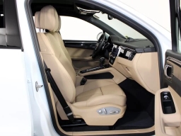 Porsche Macan Base AWD 2026