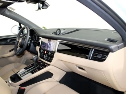 Porsche Macan Base AWD 2026