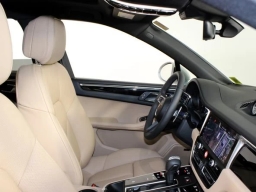 Porsche Macan Base AWD 2026