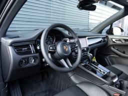Porsche Macan Base AWD 2026
