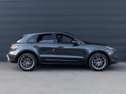 Porsche Macan Base AWD 2026