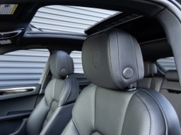 Porsche Macan Base AWD 2026