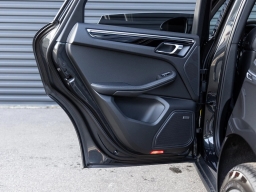Porsche Macan Base AWD 2026