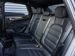 Porsche Macan Base AWD 2026