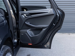 Porsche Macan Base AWD 2026
