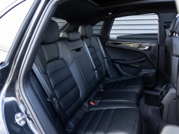 Porsche Macan Base AWD 2026