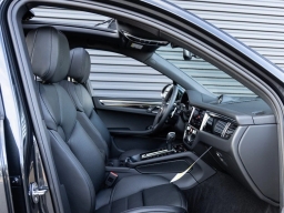 Porsche Macan Base AWD 2026