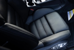 Porsche Macan Base AWD 2026
